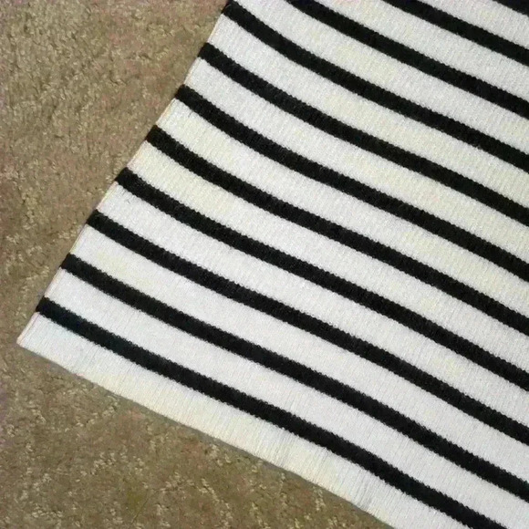 WHITE HOUSE BLACK MARKET BLACK/WHITE STRIPED BELL SLEEVE SWEATER SIZE XS - Picture 3 of 11